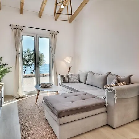 Seafront Wooden House Vounaraki 4 Tatil Evi *