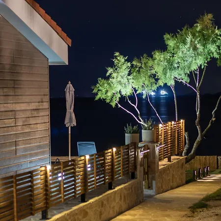 Seafront Wooden House Vounaraki 4 Tatil Evi *