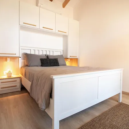 Seafront Wooden House Feriehus