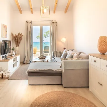Seafront Wooden House Vounaraki 4 *
