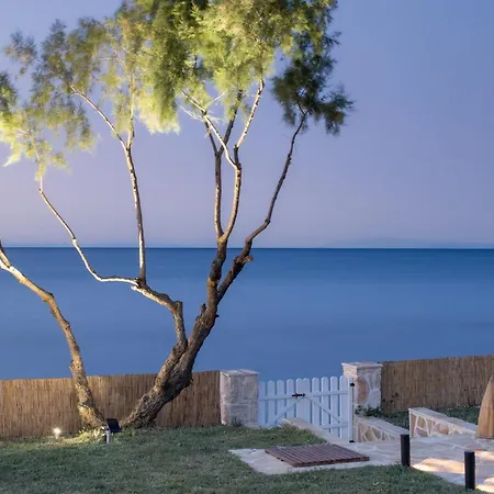 Seafront Wooden House Vounaraki 4 Casa vacanze *