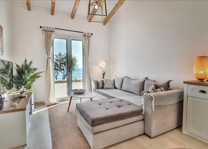 Seafront Wooden House Dom wakacyjny *