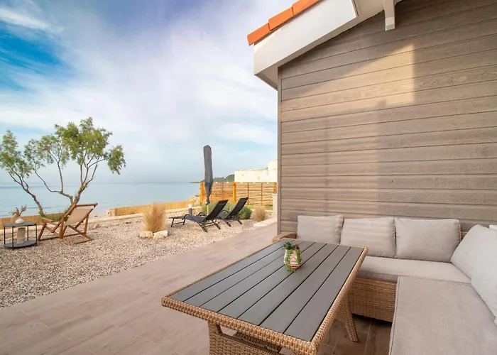 Dom wakacyjny Seafront Wooden House