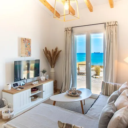 Seafront Wooden House بيت للعطل Katastárion