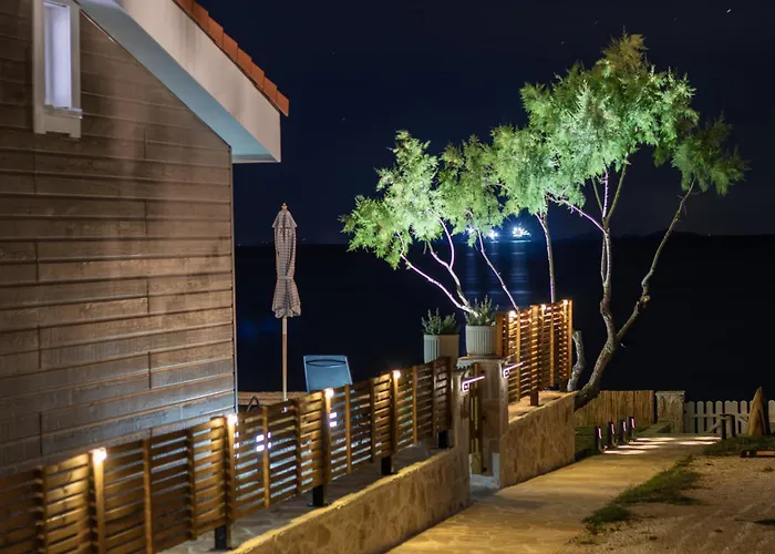 Seafront Wooden House Дом отдыха *
